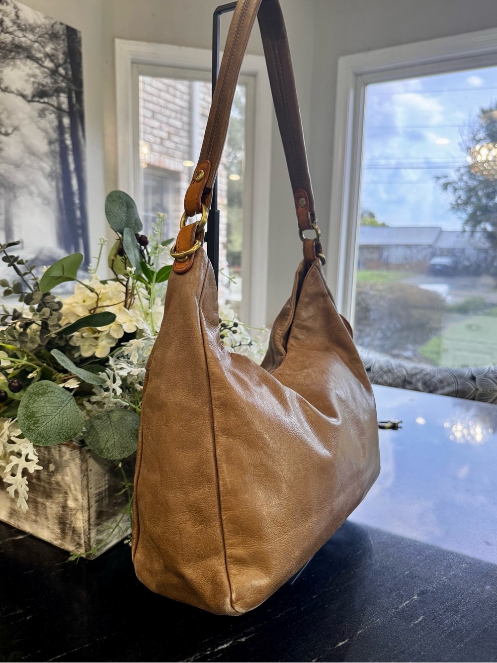 HOBO Delilah Vintage Hide Leather Shoulder Bag Brown/Taupe - Picture 2 of 13